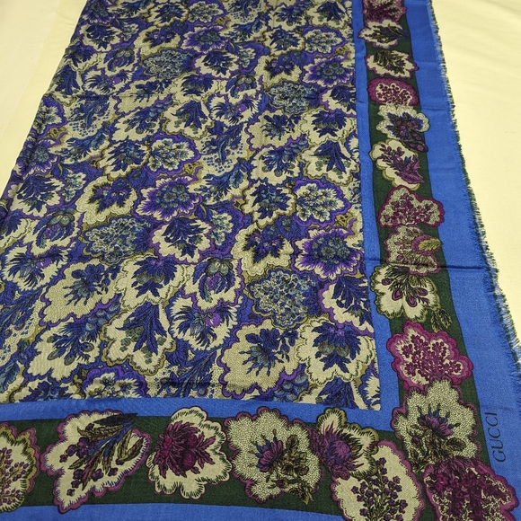 VINTAGE GUCCI SHAWL - Picture 4 of 4